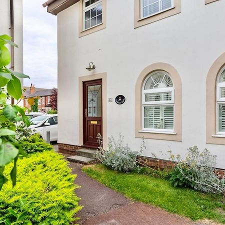 A Cheerful Three Bedroom House In Leafy Lytham Литам-Сент-Эннс Экстерьер фото