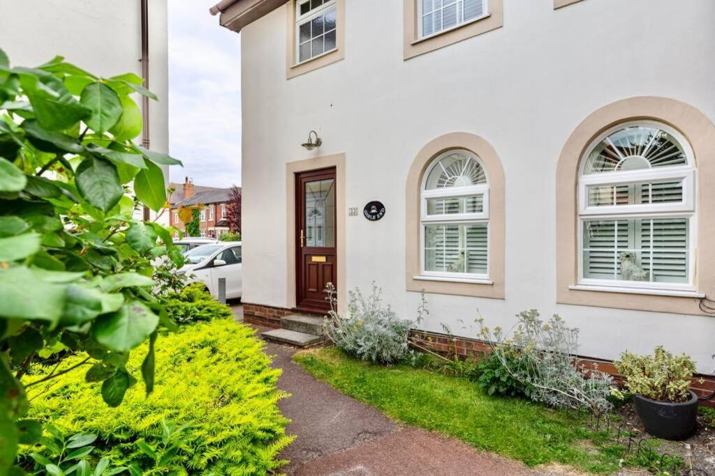 A Cheerful Three Bedroom House In Leafy Lytham Литам-Сент-Эннс Экстерьер фото