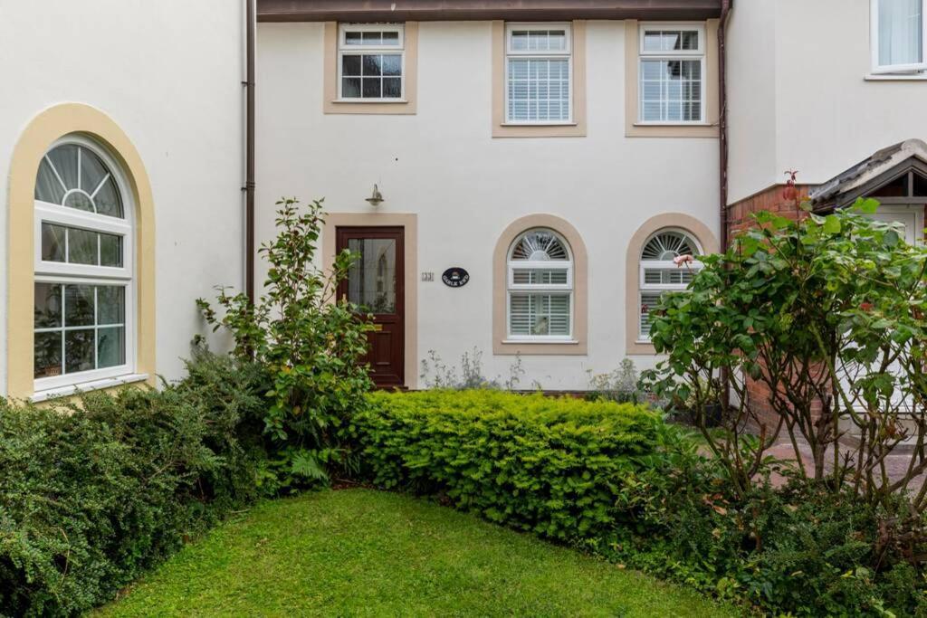 A Cheerful Three Bedroom House In Leafy Lytham Литам-Сент-Эннс Экстерьер фото