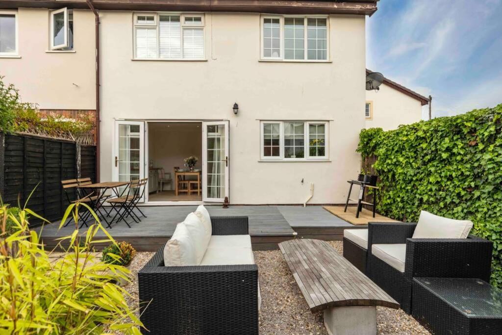 A Cheerful Three Bedroom House In Leafy Lytham Литам-Сент-Эннс Экстерьер фото